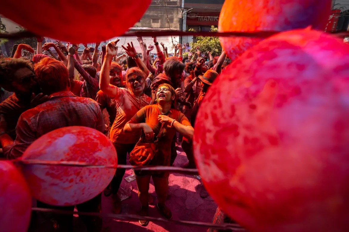 Ấn Độ rực rỡ, tưng bừng trong lễ hội Holi
