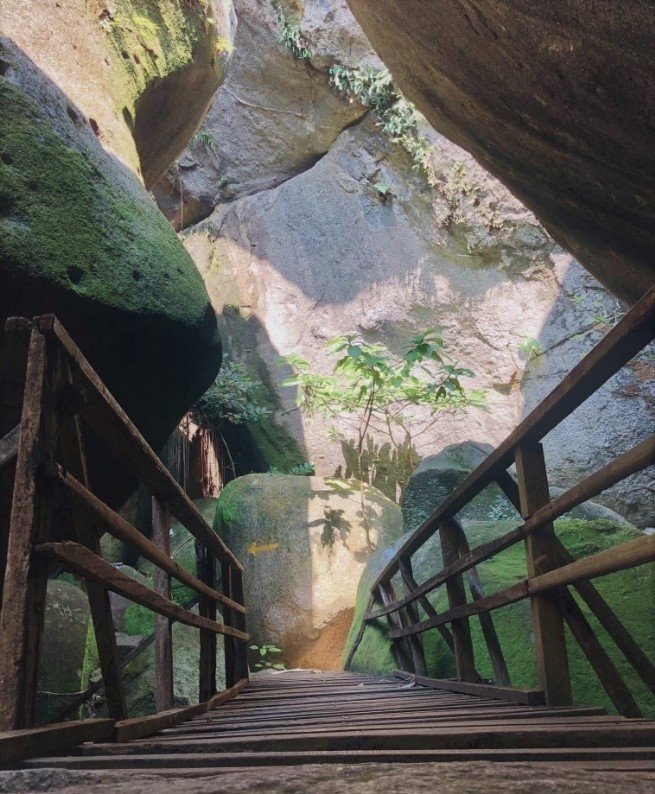 “Sesame, open…”.Labyrinth of caves