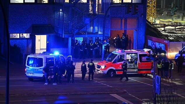 Xả súng kinh hoàng ở Đức: Ít nhất 7 người tử vong, người dân được lệnh không ra khỏi nhà, tin ban đầu về hung thủ