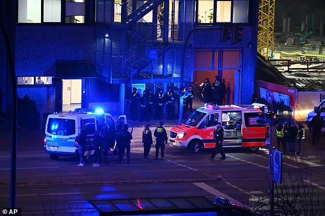 Xả súng kinh hoàng ở Đức: Ít nhất 7 người tử vong, người dân được lệnh không ra khỏi nhà, tin ban đầu về hung thủ. (Nguồn: AP)