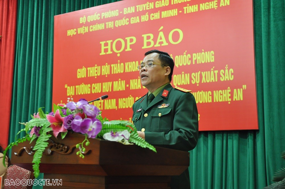 (03.10) Đại tá Nguyễn Văn Sáu nhấn mạnh đóng góp của Đại tướng Chu Huy Mân với sự nghiệp của Đảng, Nhà nước và quá trình xây dựng, chiến đấu, trưởng thành của Quân đội Nhân dân Việt Nam. (Ảnh: Minh Quân)