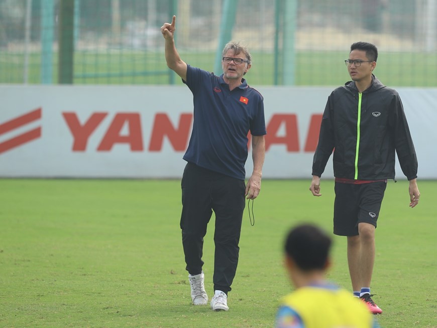 Toàn cảnh buổi tập của đội tuyển Việt Nam với Huấn luyện viên Philippe Troussier