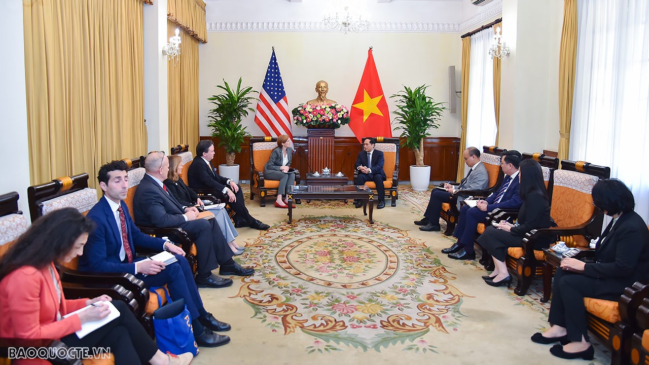 Chiều 10/3, tại trụ sở Bộ, Bộ trưởng Ngoại giao Bùi Thanh Sơn đã tiếp bà Samantha Power, Tổng Giám đốc Cơ quan Phát triển Quốc tế Hoa Kỳ (USAID). (Ảnh: Tuấn Anh)