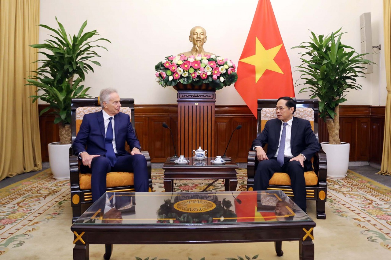 Bộ trưởng Ngoại giao Bùi Thanh Sơn tiếp cựu Thủ tướng Anh Tony Blair