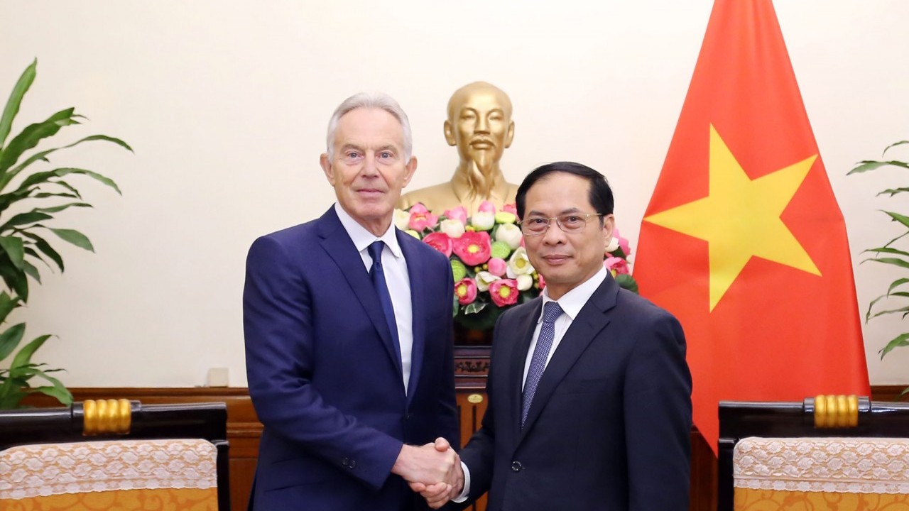 Bộ trưởng Ngoại giao Bùi Thanh Sơn tiếp cựu Thủ tướng Anh Tony Blair