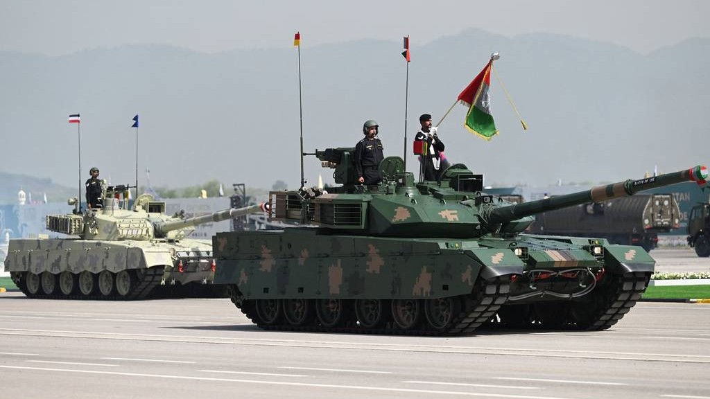 Báo Ấn Độ: Pakistan nêu điều kiện gửi xe tăng cho Ukraine?