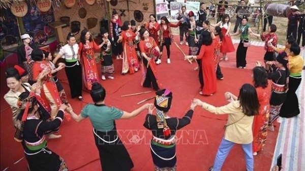 Culinary contest, street parade held within Hoa Ban Festival in Dien Bien