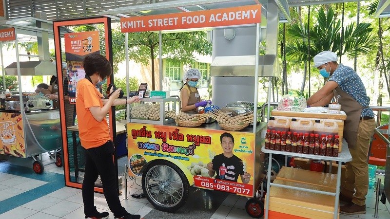 Xe bán đồ ăn - chiêu thức mới hút khách du lịch tới Thái Lan