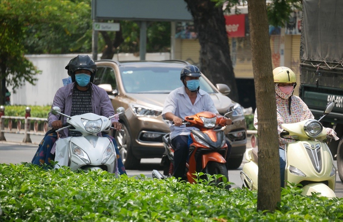 Nắng nóng ở TP. Hồ Chí Minh, khu vực Đông Nam Bộ và cách bảo vệ sức khỏe