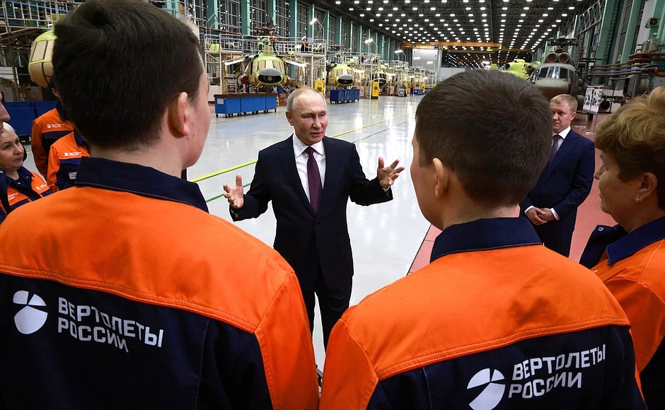 Tổng thống Putin: Không sụp đổ, nền kinh tế Nga vẫn phát triển, mạnh mẽ hơn. (Nguồn: TASS)