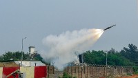 Ấn Độ thúc đẩy hành động dọc biên giới với Trung Quốc, 'khoe' phóng thử thành công tên lửa tầm ngắn