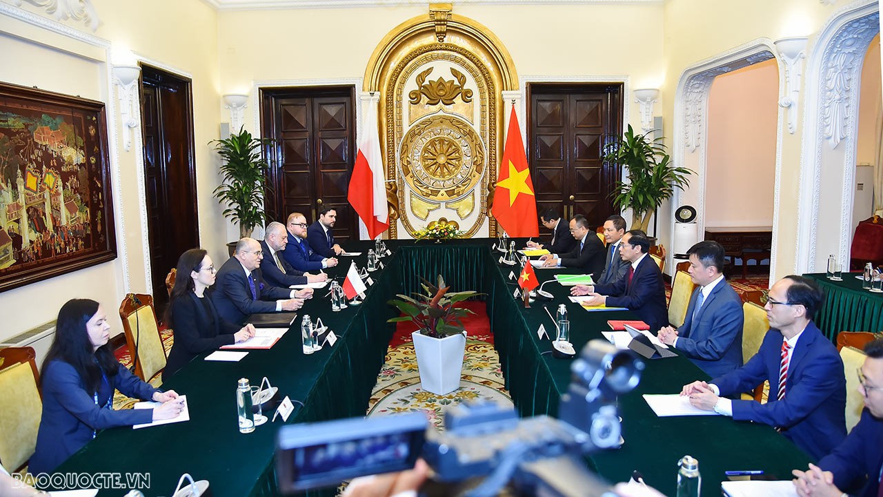 Vietnam, Poland Foreign Ministers hold talks to further strengthen cooperation