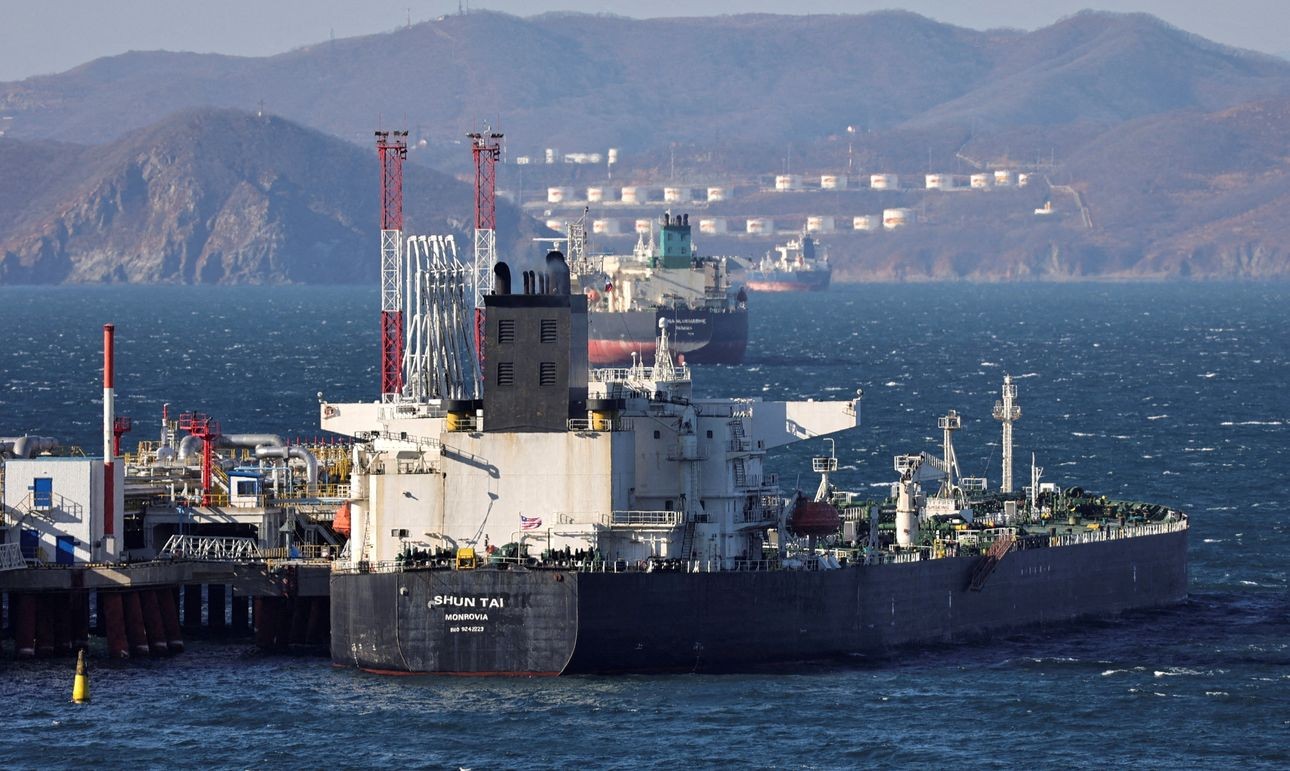 Một tàu chở dầu gần thành phố cảng Nakhodka, Nga (Nguồn: Reuters)