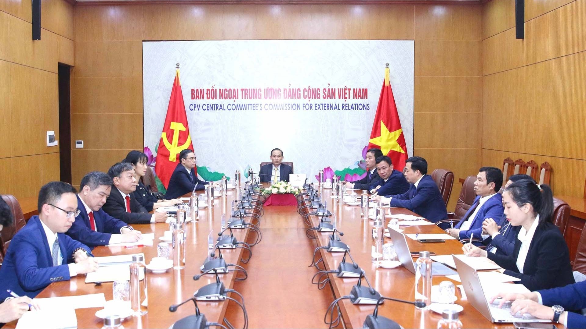 Đoàn đại biểu Đảng Cộng sản Việt Nam dự Hội nghị đối thoại cấp cao giữa Đảng Cộng sản Trung Quốc với các chính đảng trên thế giới