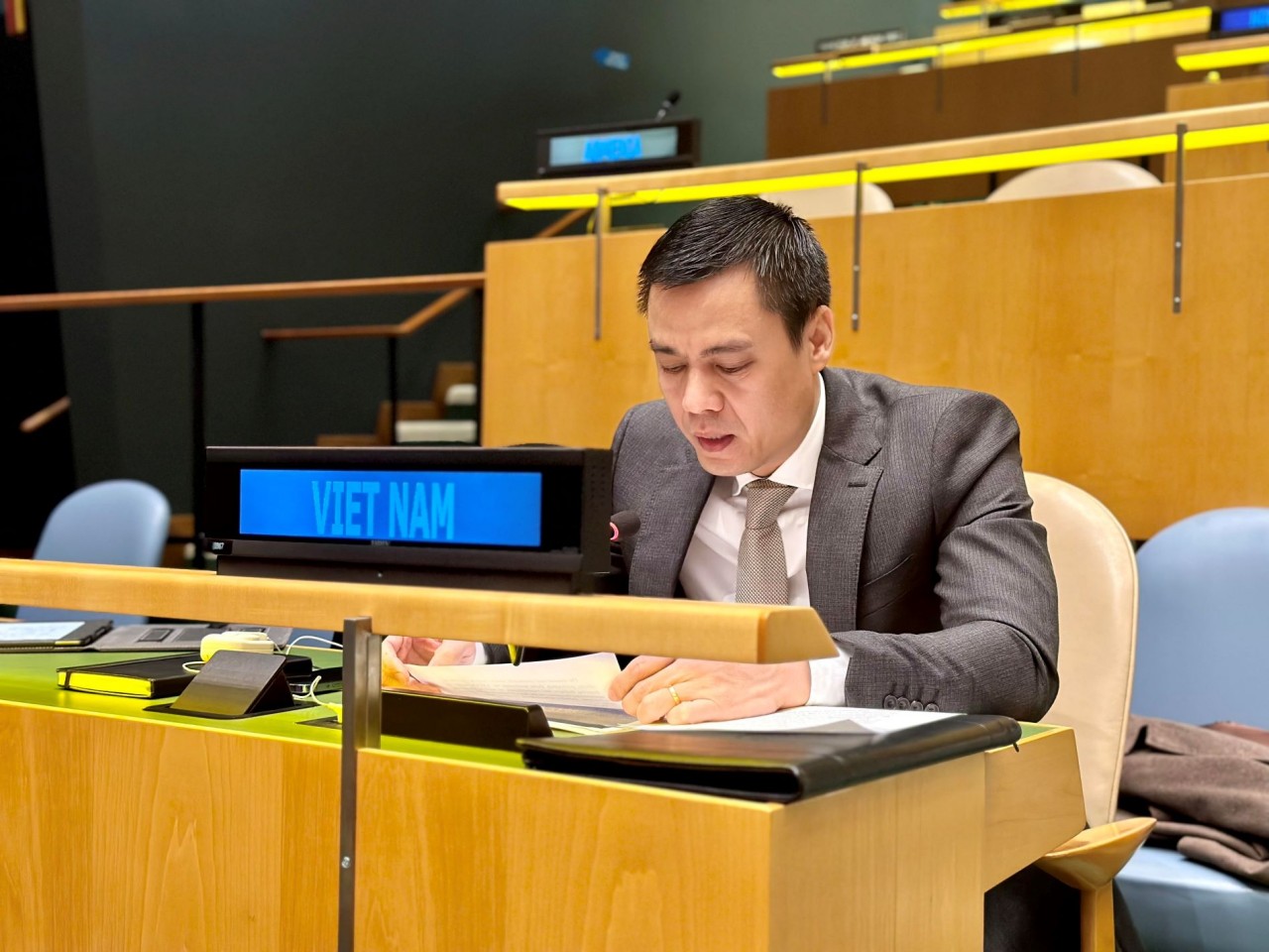 Đại sứ Đặng Hoàng Giang, Trưởng Phái đoàn đại diện thường trực Việt Nam tại Liên hợp quốc phát biểu tại phiên họp của Đại hội đồng Liên hợp quốc Khóa 77 về tình hình Myanamar ngày 16/3.