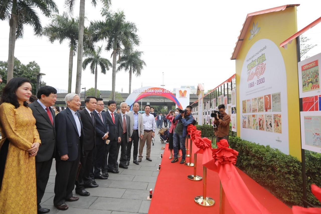 Trưng bày ‘Xuân xưa trên báo Tết’: Phong vị của Tết xưa hiển hiện rõ nét với nhiều điểm nhấn