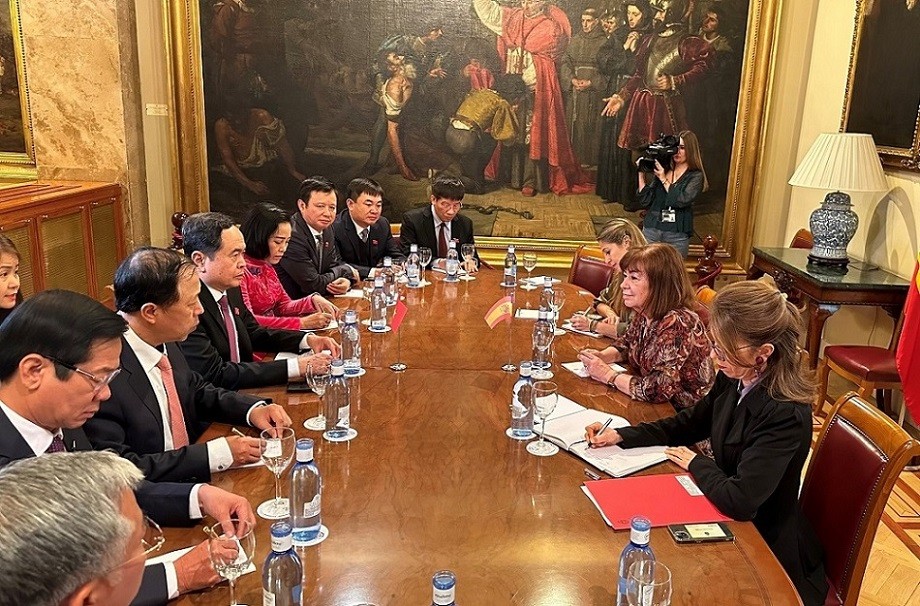 Phó Chủ tịch thường trực Quốc hội Trần Thanh Mẫn hội đàm với Phó Chủ tịch Thượng viện Tây Ban Nha Cristina Narbona. (Nguồn: TTXVN)
