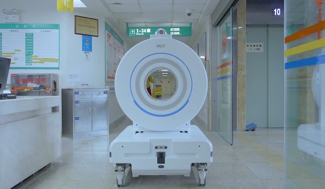 Trung Quốc phát triển máy chụp cắt lớp vi tính CT robot di động thông minh