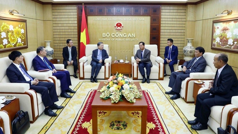 Vietnamese, Lao security forces strengthen ties