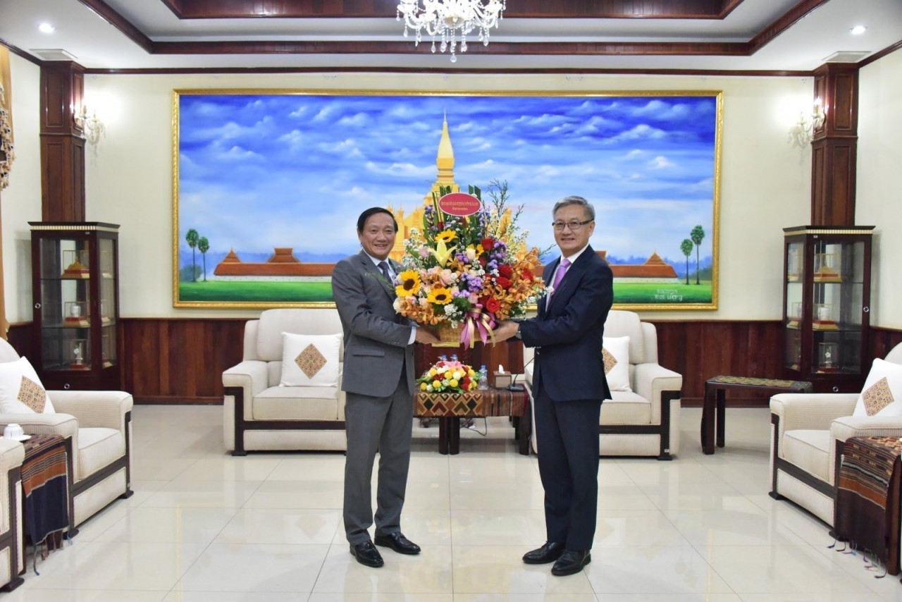 Đại sứ quán Việt Nam chúc mừng 68 năm Ngày thành lập Đảng NDCM Lào. (Nguồn: TTXVN)