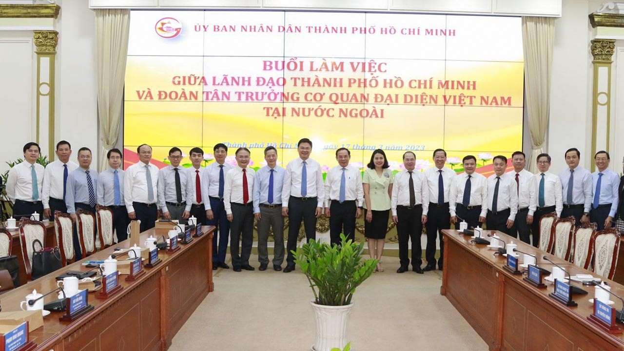 Đoàn Trưởng cơ quan đại diện Việt Nam tại nước ngoài nhiệm kỳ 2023-2026 thăm làm việc tại các địa phương phía Nam