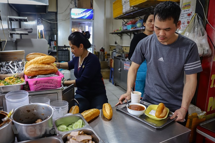 Mê mẩn món bánh mỳ Việt Nam - 'hoa hậu' trong làng ẩm thực đường phố