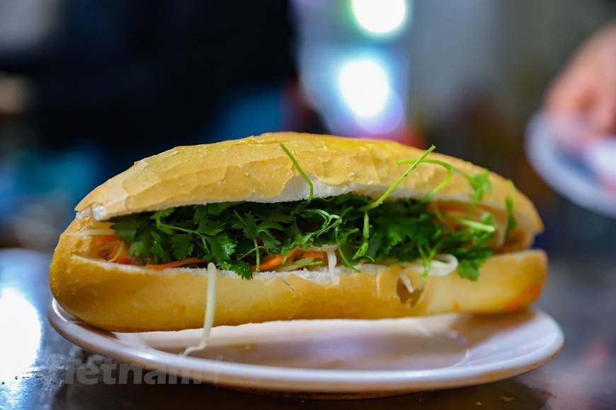 Mê mẩn món bánh mỳ Việt Nam - 'hoa hậu' trong làng ẩm thực đường phố