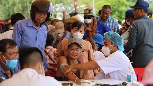Đại sứ quán Việt Nam tại Campuchia tổ chức chương trình khám bệnh từ thiện tại tỉnh Kampong Chhnang