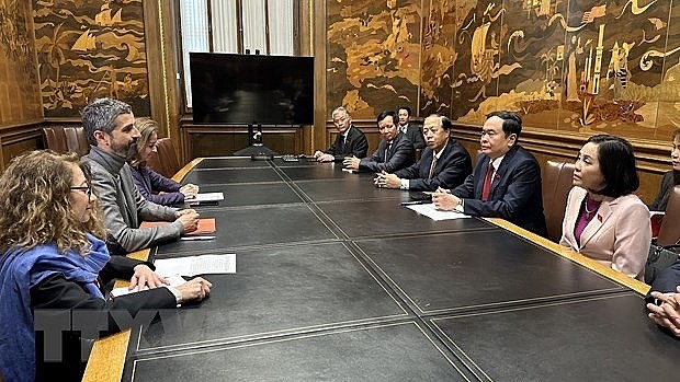 Meeting between Permanent Vice Chairman of the National Assembly Tran Thanh Man and General Secretary of Metropolis Felip Roca Blasco (Photo: VNA)