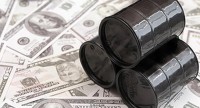 Giá xăng dầu hôm nay 19/4: Lo ngại Fed tăng lãi suất, giá dầu tụt dốc