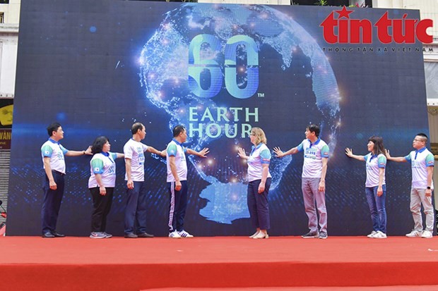 Over 1,000 people run in response to Earth Hour 2023 in Hanoi