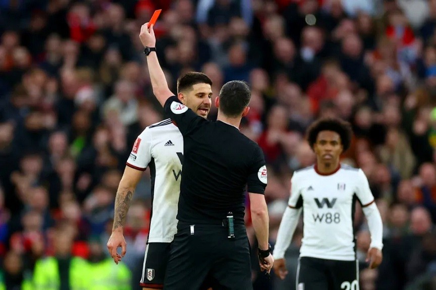 MU vs Fulham: Những hình ảnh kịch tính trong trận cầu có 3 thẻ đỏ