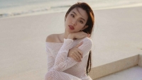 Hoa hậu Thùy Tiên đẹp gợi cảm bên bờ biển cùng thời trang Hè