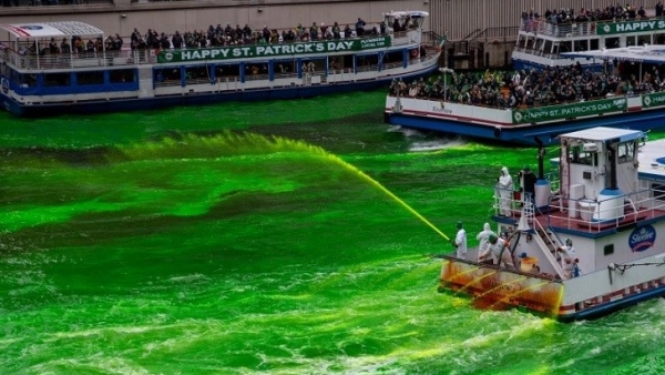 Mỹ: Truyền thống nhuộm xanh dòng sông bằng nguyên liệu rau xanh nhân ngày Thánh Patrick