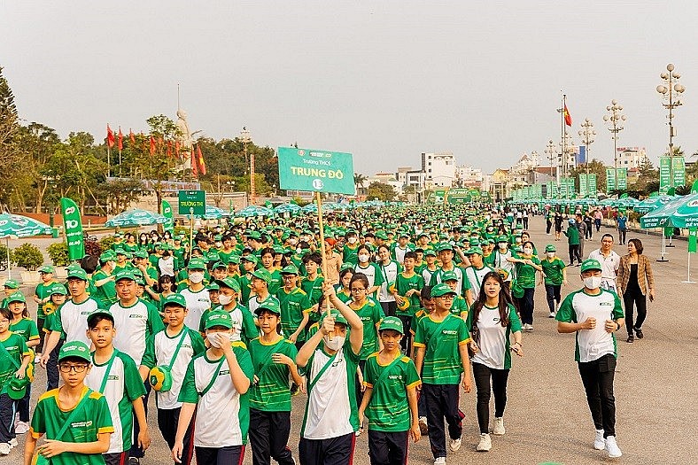 7.500 người tham gia ngày hội đi bộ tại Nghệ An truyền cảm hứng cho thế hệ trẻ