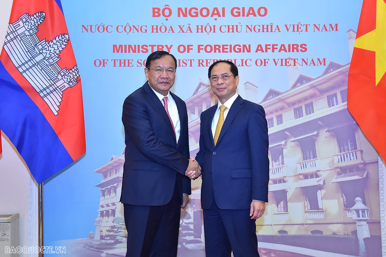 Kể từ khi giữ chức vụ Bộ trưởng Bộ Ngoại giao và Hợp tác quốc tế Campuchia (năm 2016), đây là lần thứ 3, Phó Thủ tướng, Bộ trưởng Prak Sokhonn thăm chính thức Việt Nam.