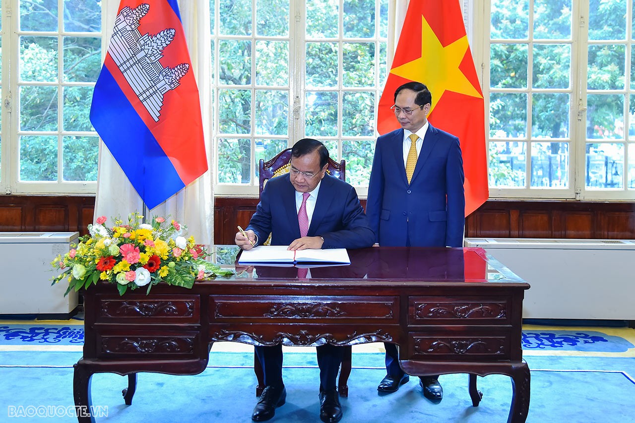 Với gần 30 lĩnh vực hợp tác giữa hai bên trong nội dung Biên Bản thỏa thuận Kỳ họp lần thứ 20 Ủy ban Hỗn hợp Việt Nam - Campuchia, các lĩnh vực hợp tác kinh tế, thương mại, đầu tư sẽ là những nội dung ưu tiên trong Kỳ họp.