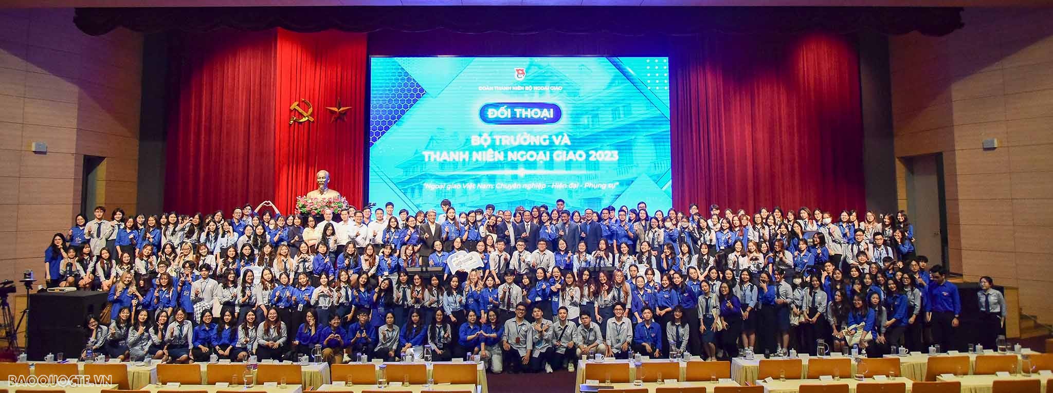 Bộ trưởng đối thoại với thanh niên: Chuyên nghiệp, hiện đại, đồng lòng để phụng sự đất nước Bộ trưởng đối thoại với thanh niên: Chuyên nghiệp, hiện đại, đồng lòng để phụng sự đất nước