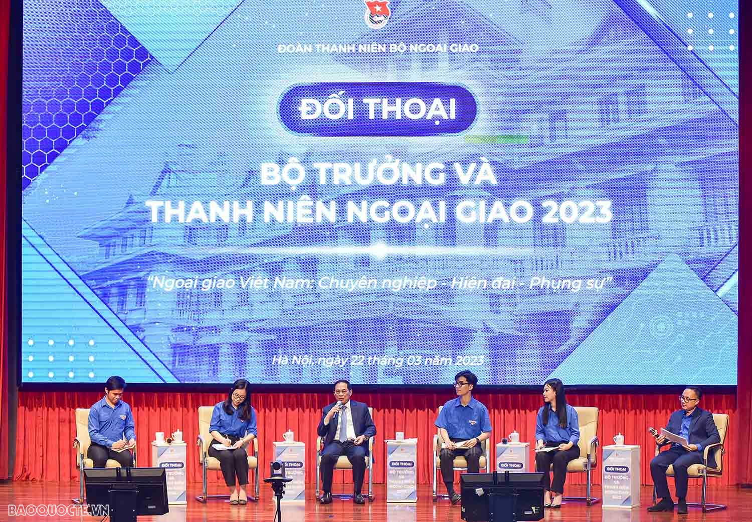 Bộ trưởng đối thoại với thanh niên: Chuyên nghiệp, hiện đại, đồng lòng để phụng sự đất nước Bộ trưởng đối thoại với thanh niên: Chuyên nghiệp, hiện đại, đồng lòng để phụng sự đất nước