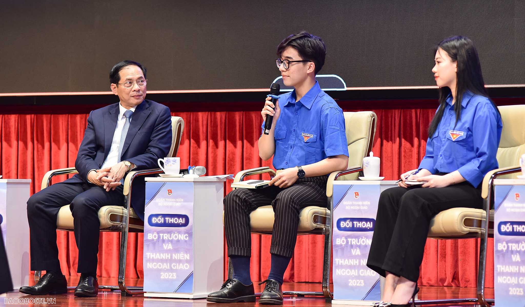 Chùm ảnh Bộ trưởng Bùi Thanh Sơn  đối thoại với thanh niên ngoại giao