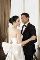 Cô dâu Linh Rin đẹp huyền ảo, xinh yêu kiều trong bộ ảnh cưới cùng chú rể Phillip Nguyễn