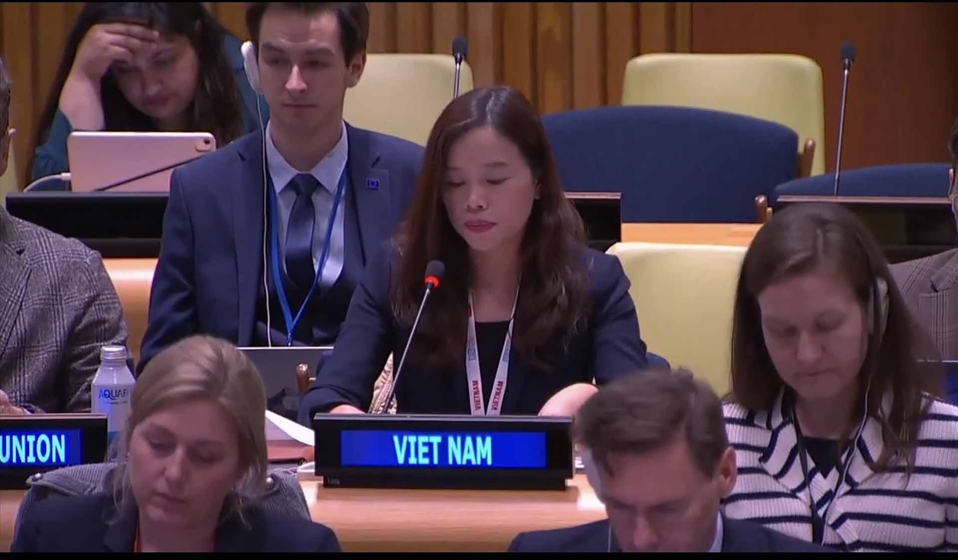 Tham tán công sứ Lê Thị Minh Thoa, Phó Trưởng Phái đoàn Việt Nam tại LHQ phát biểu tại phiên thảo luận.