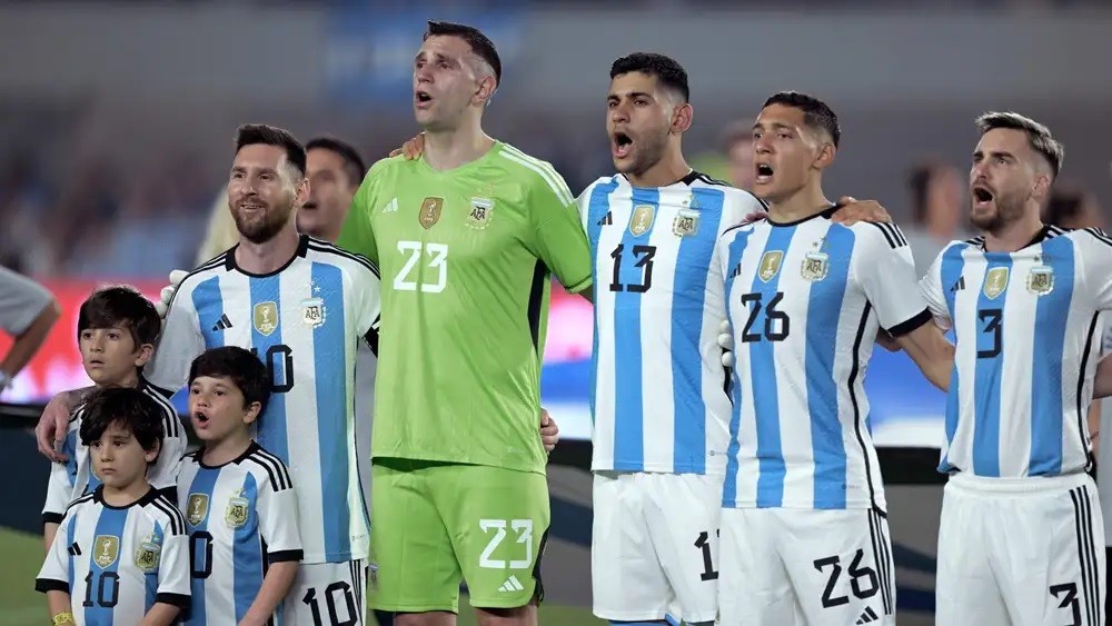 Các cầu thủ đội Argentina xúc động trong trận đấu giao hữu sau World Cup 2022