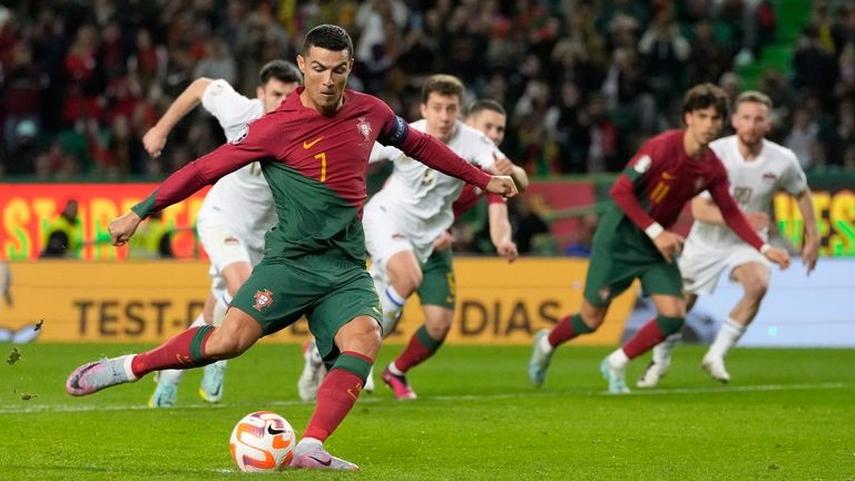 Ronaldo lập kỷ lục cầu thủ ghi nhiều bàn thắng nhất cho đội tuyển quốc gia ở mọi thời đại