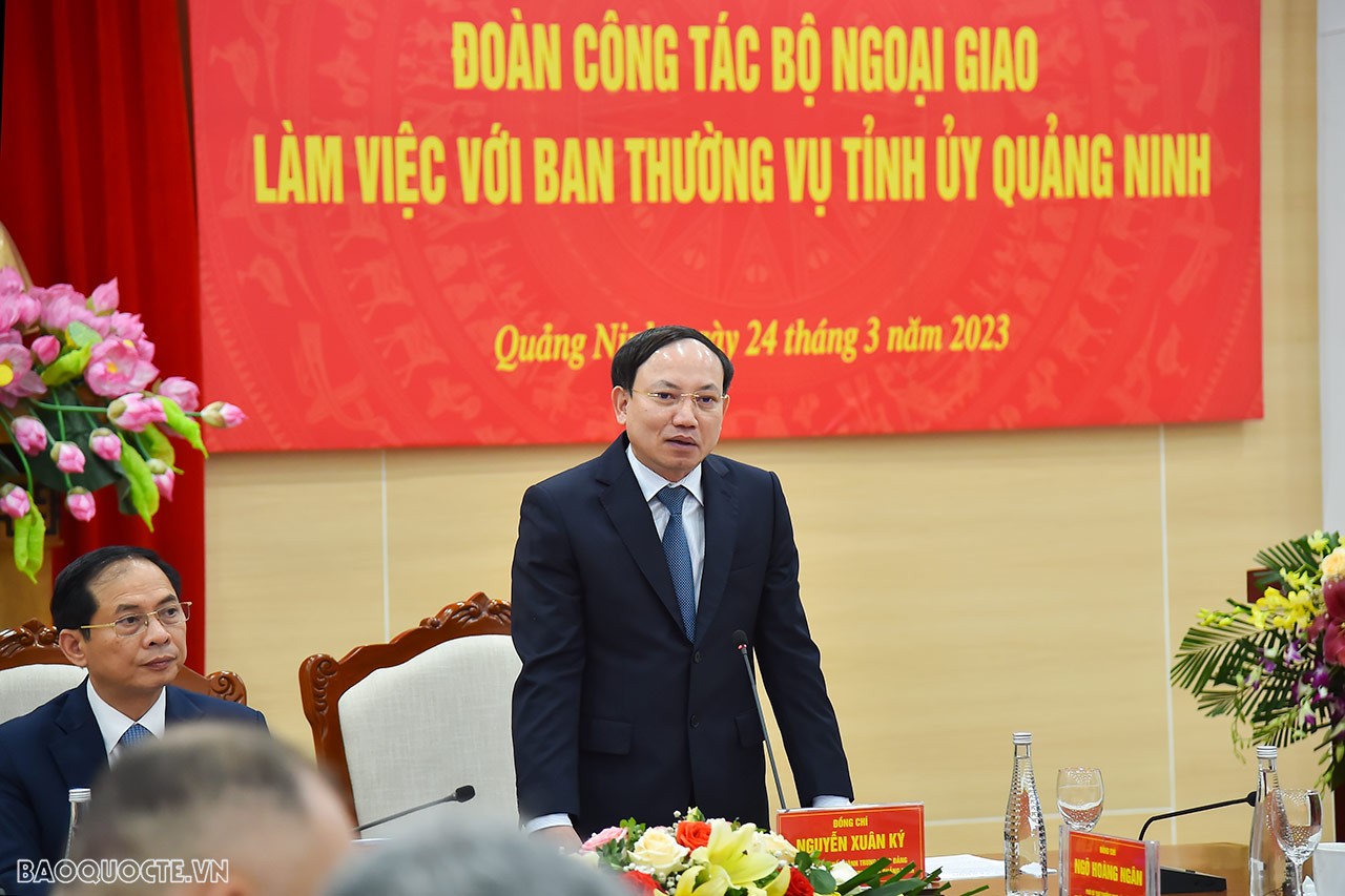 Bí thư Tỉnh ủy Nguyễn Xuân Ký chúc mừng các thành tựu của Bộ Ngoại giao đã đạt được trong thời gian qua