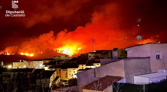 Tây Ban Nha: Hơn 1.000 người phải sơ tán do cháy rừng lớn