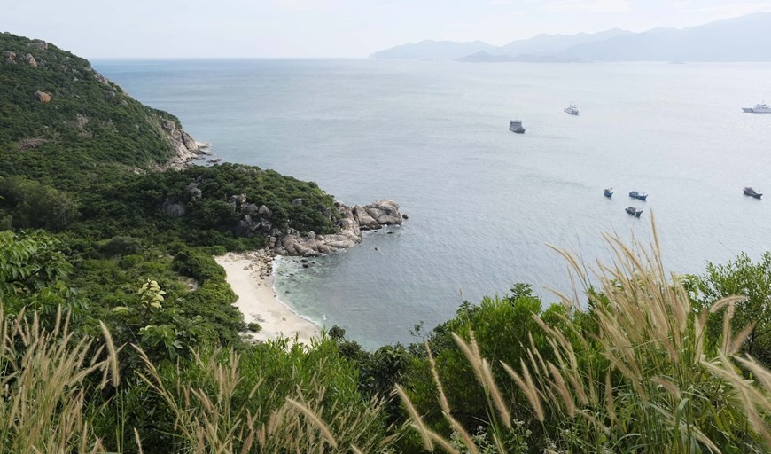 Pristine beauty of Binh Ba island on Cam Ranh Bay Pristine beauty of Binh Ba island on Cam Ranh Bay