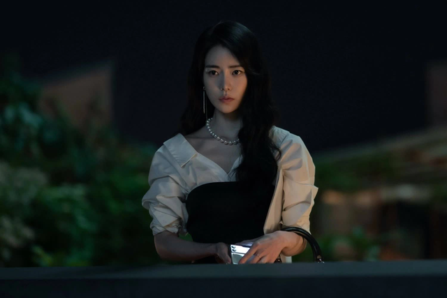Nhan sắc đỉnh cao và thời trang đẳng cấp của Lim Ji Yeon - 'ác nữ' trong Vinh quang trong thù hận