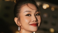 Siêu mẫu Thanh Hằng kiều diễm trong thiết kế trắng tinh khôi