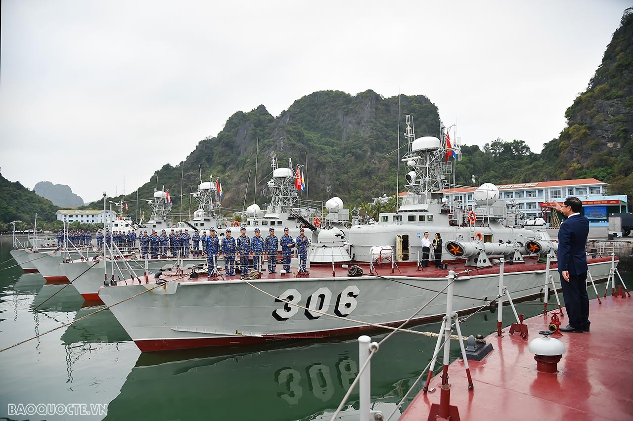 Bộ trưởng Ngoại giao Bùi Thanh Sơn thăm một số đơn vị phòng không, hải quân và biên phòng tỉnh Quảng Ninh